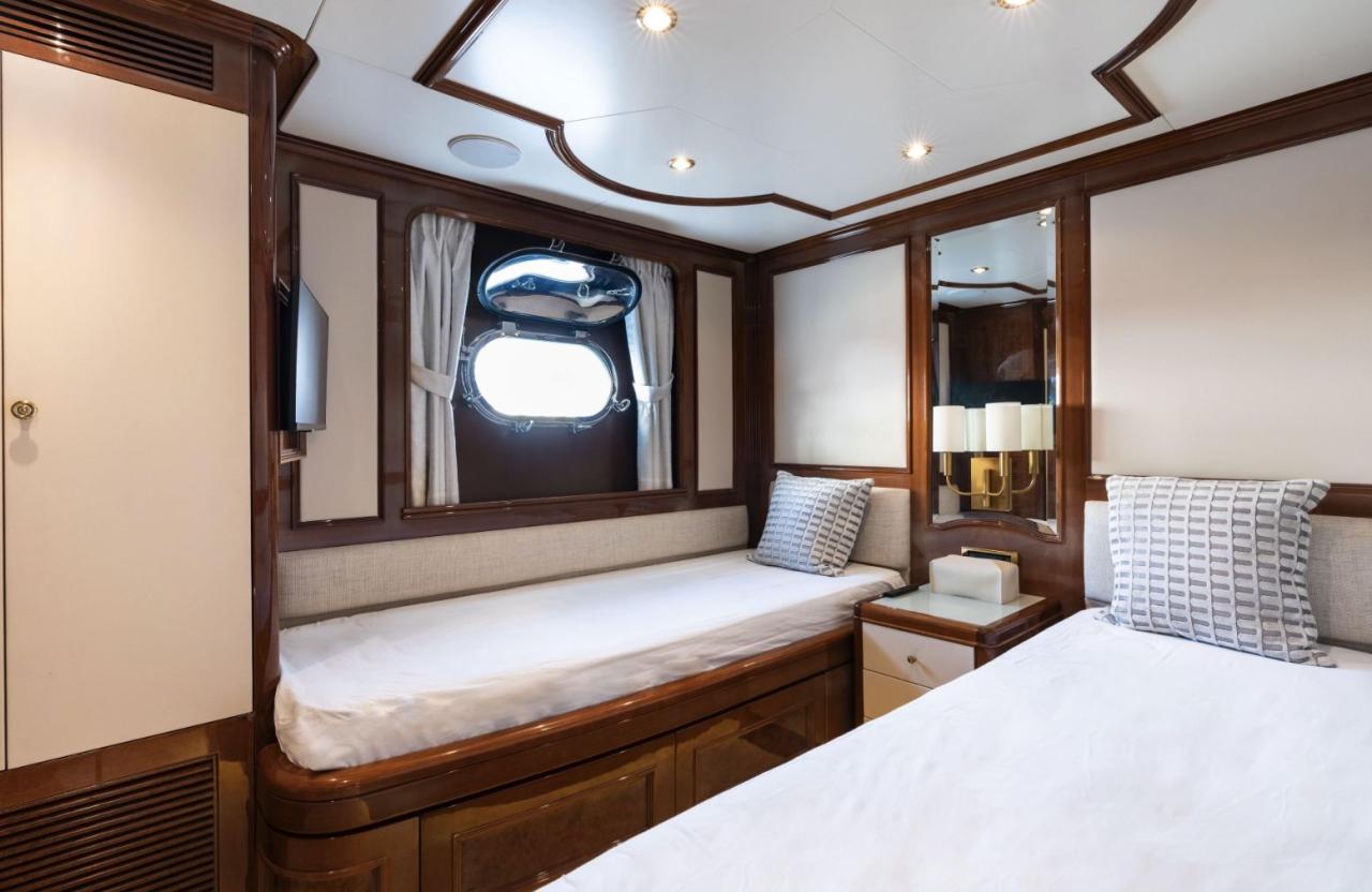Benetti 115 Classic — photo 32