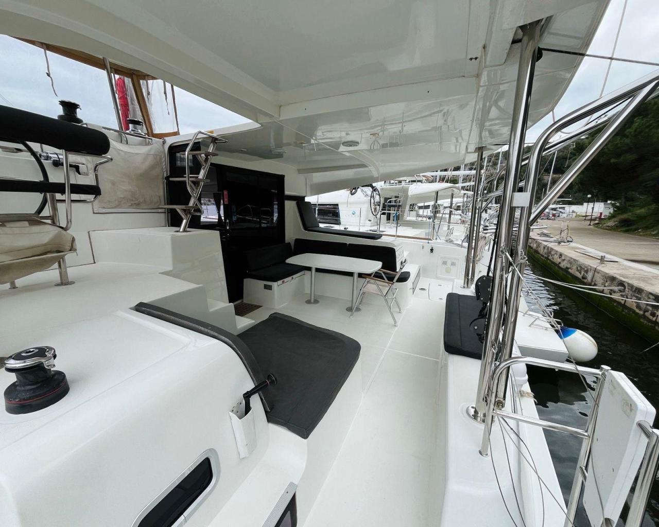 Lagoon 42 — photo 12