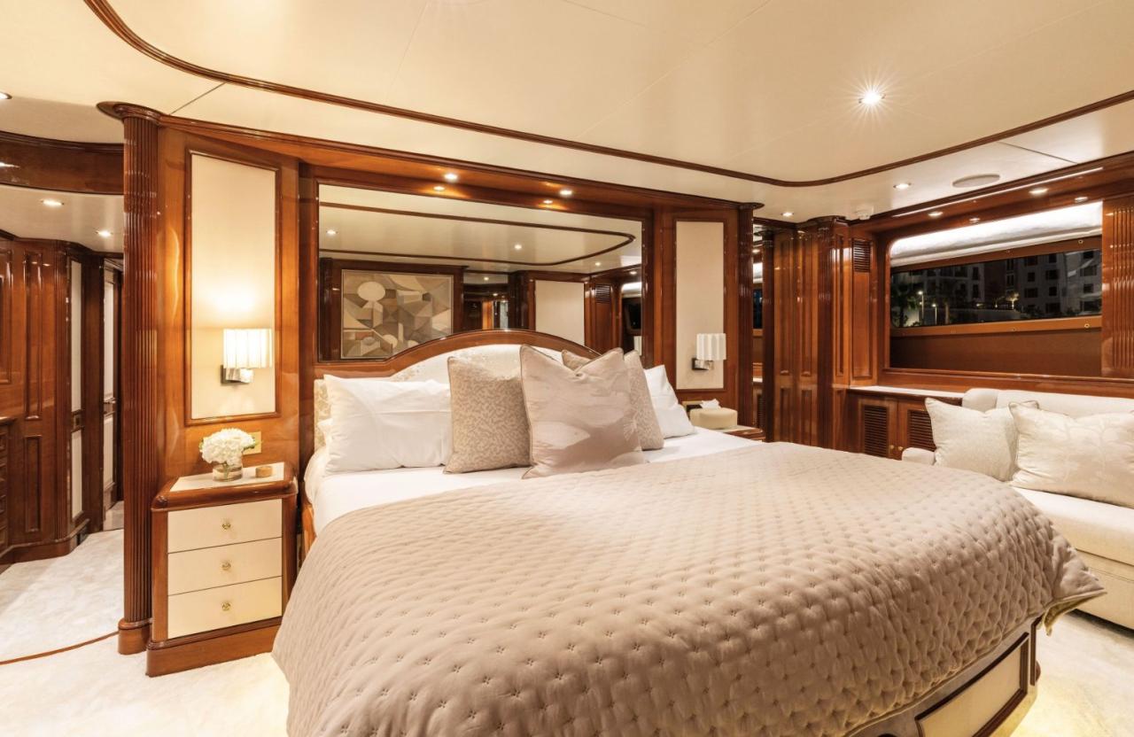 Benetti 115 Classic — photo 23