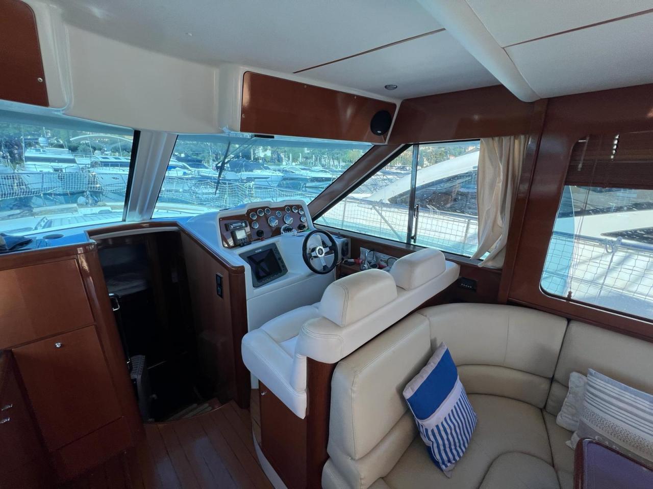 Beneteau Antares 13.80 — photo 12