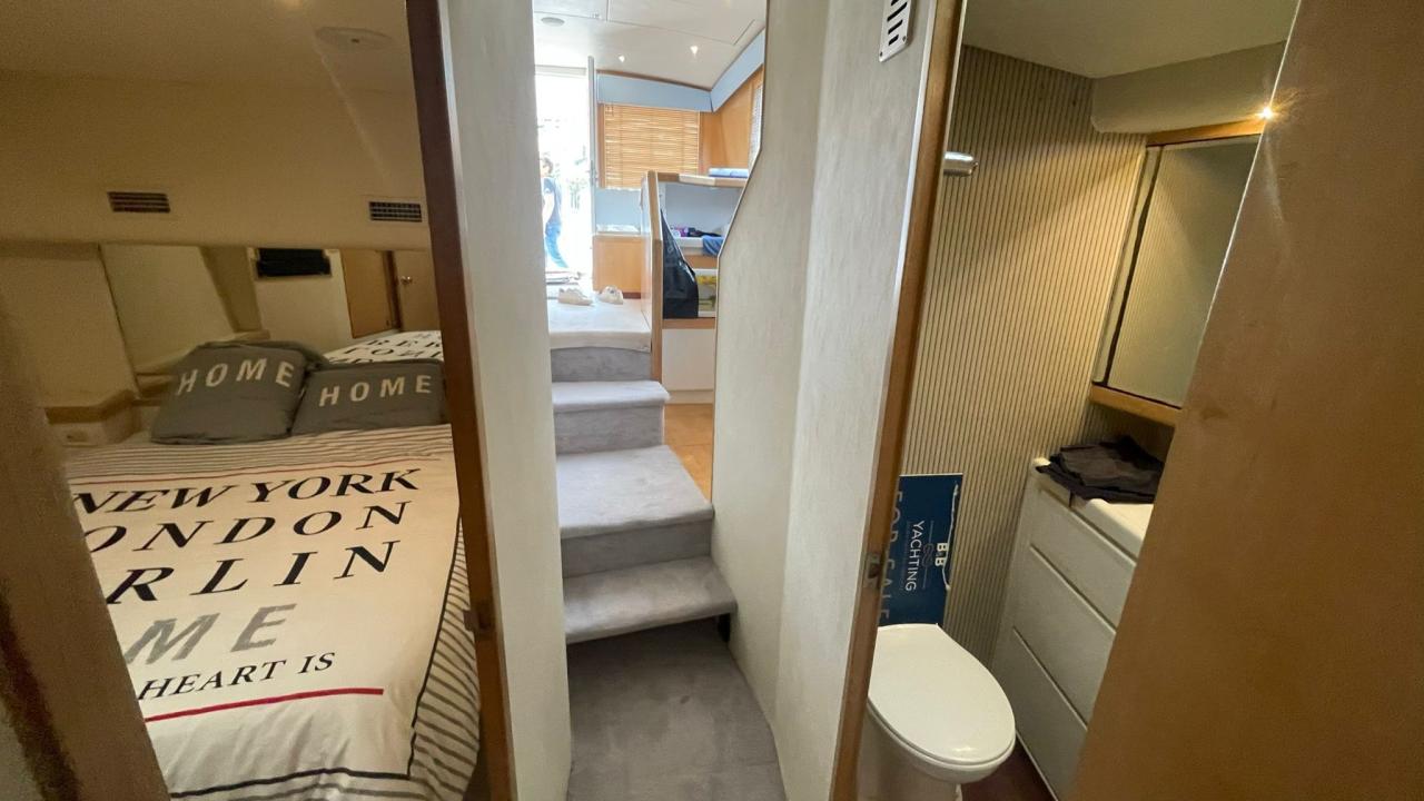 Bertram 46 — photo 29