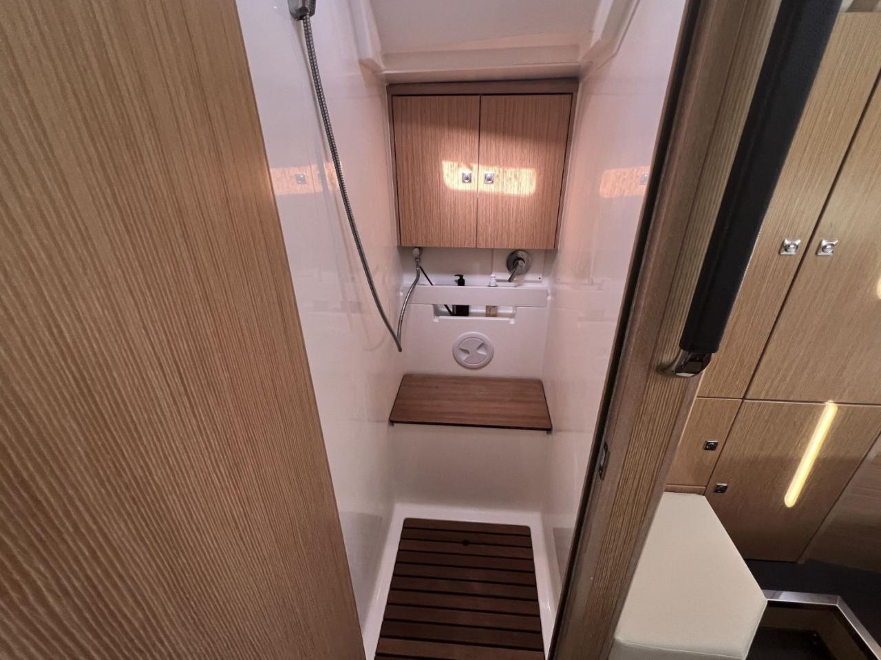 Bavaria C45 — photo 20