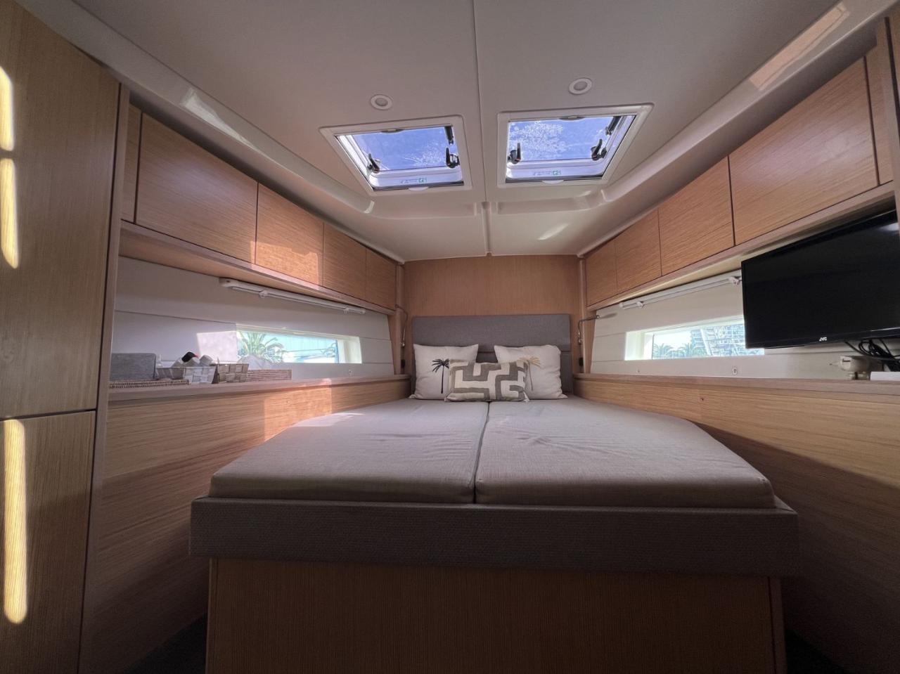 Bavaria C45 — photo 18