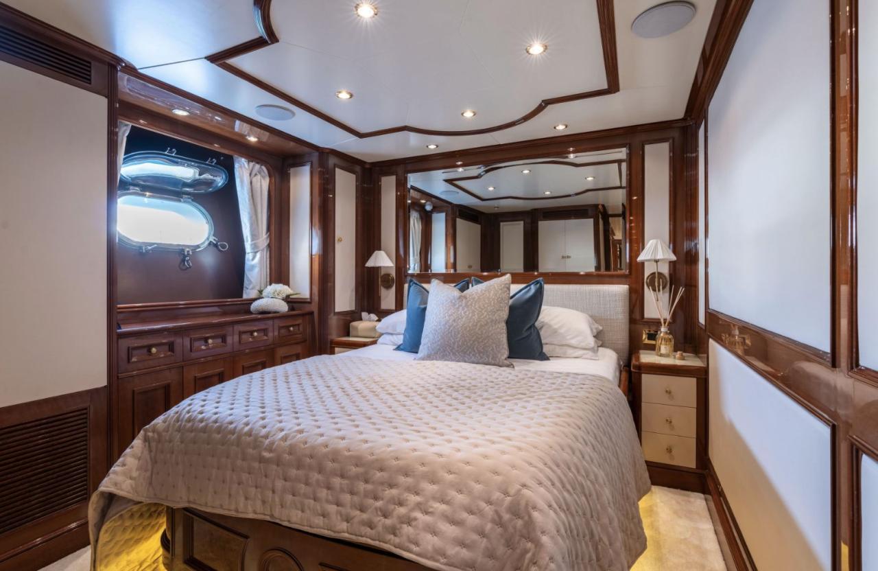 Benetti 115 Classic — photo 29