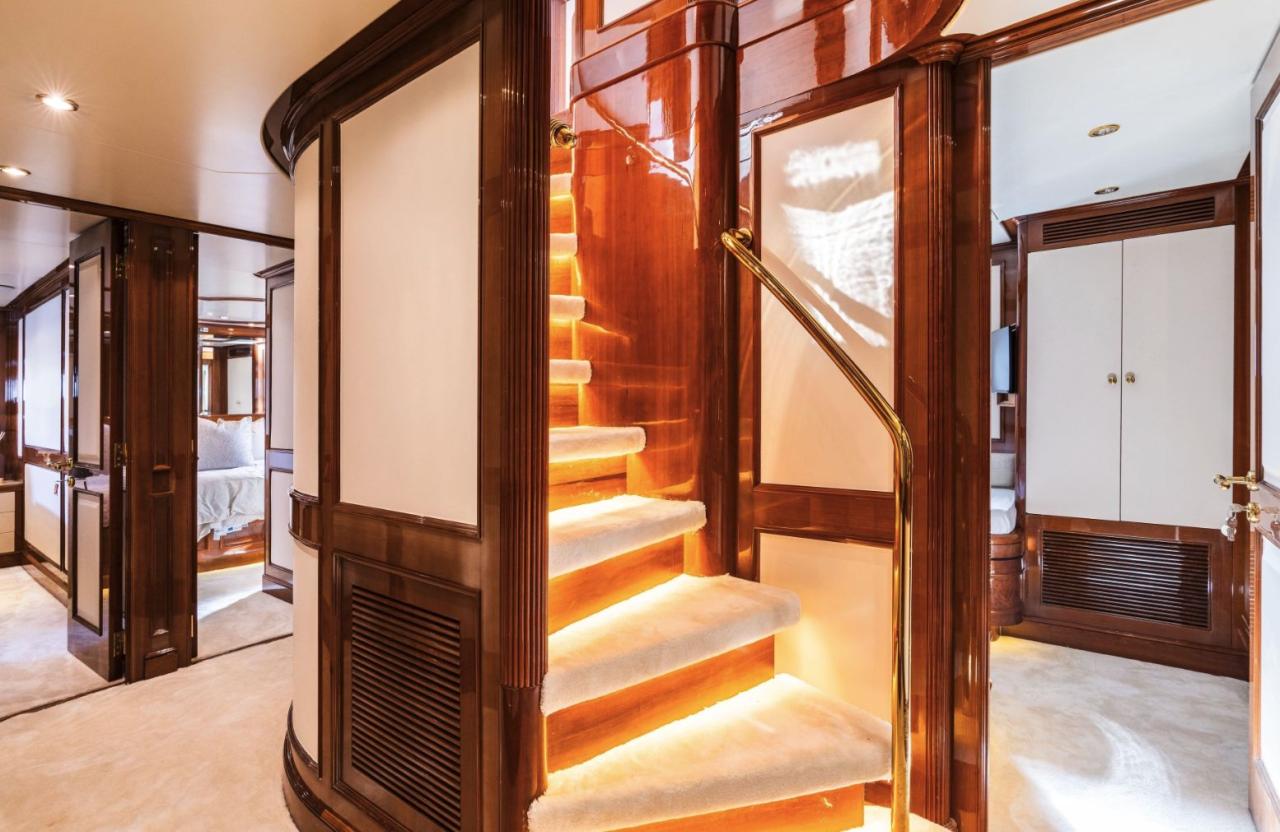 Benetti 115 Classic — photo 27