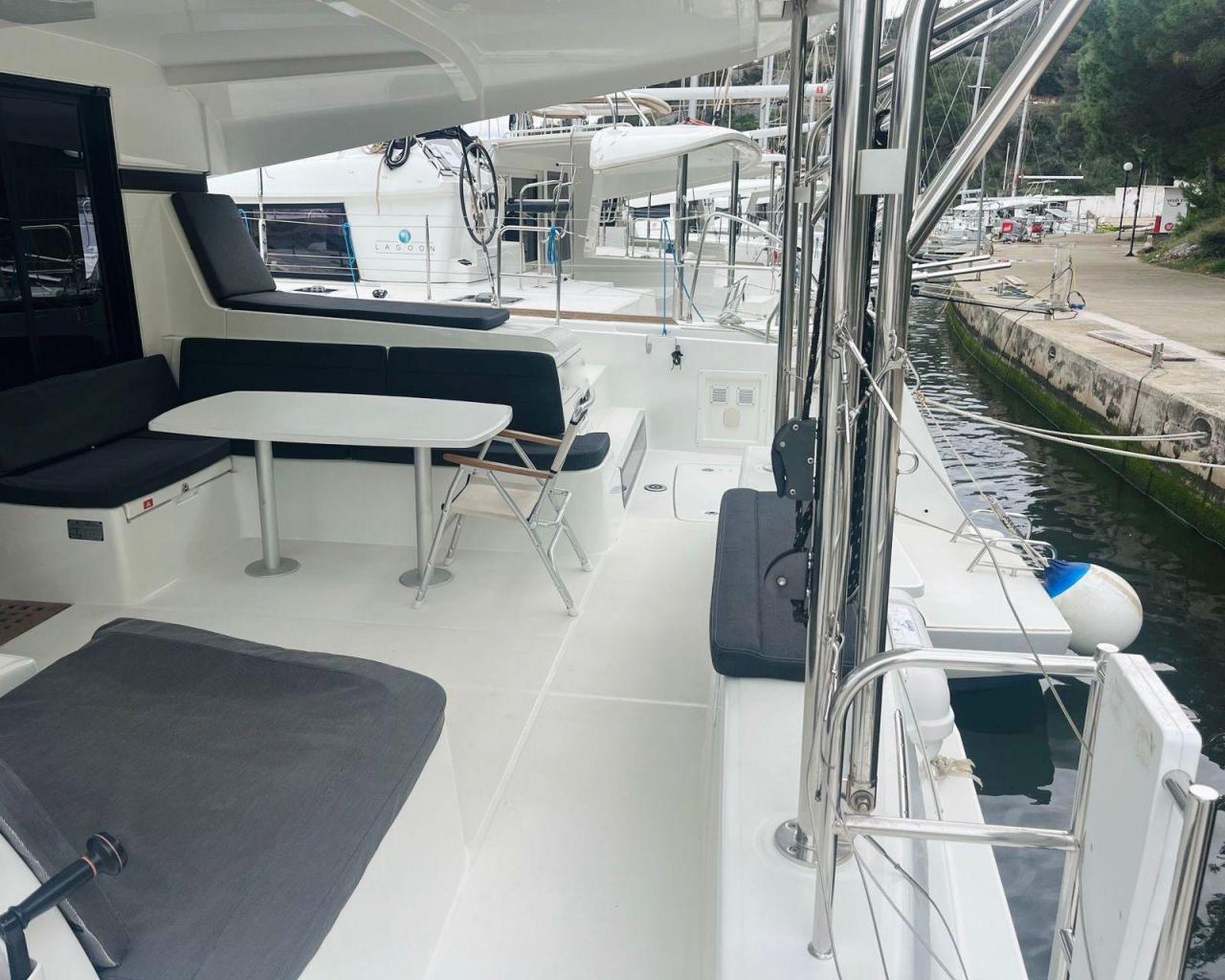 Lagoon 42 — photo 11