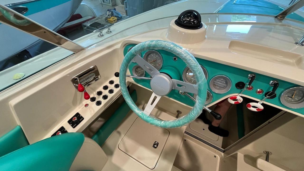 Riva Saint tropez 211 — photo 37