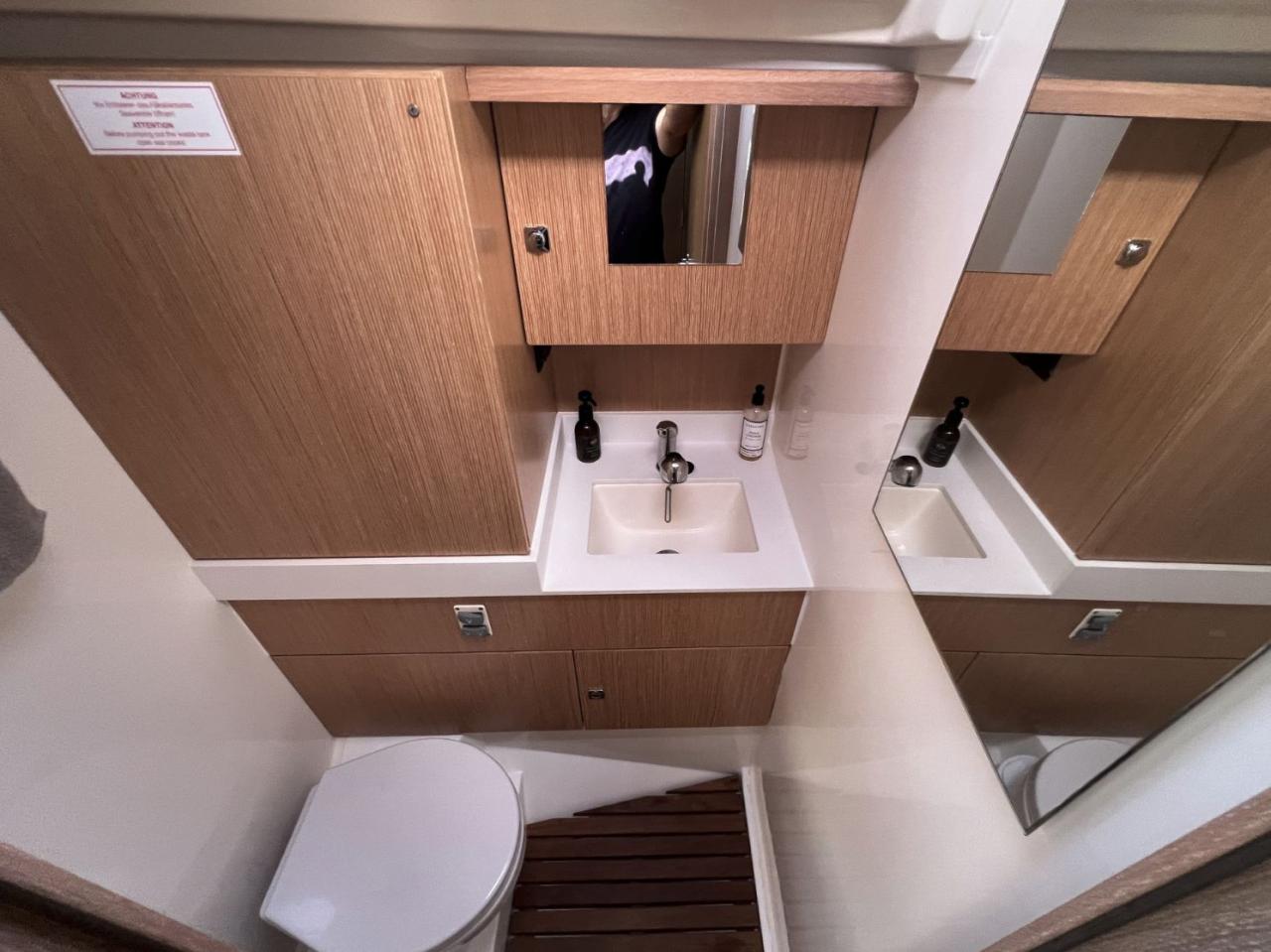 Bavaria C45 — photo 21