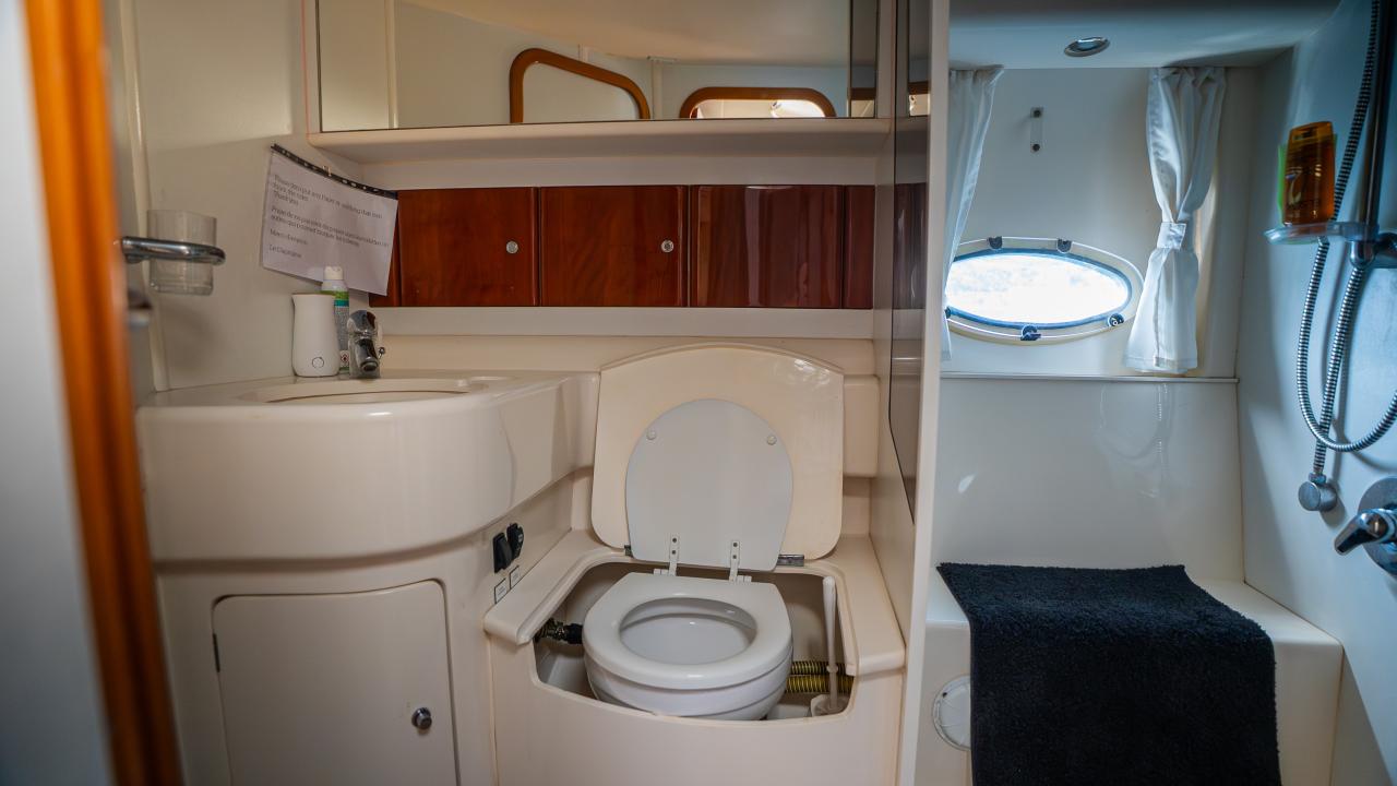 Princess V42 — photo 15