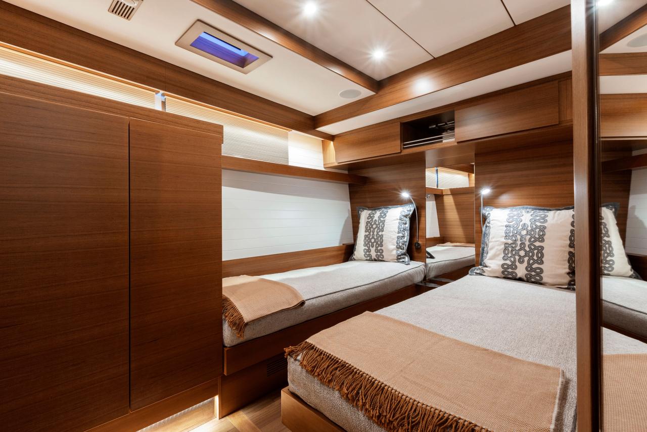 Delta Powerboats 88 Carbon — photo 21