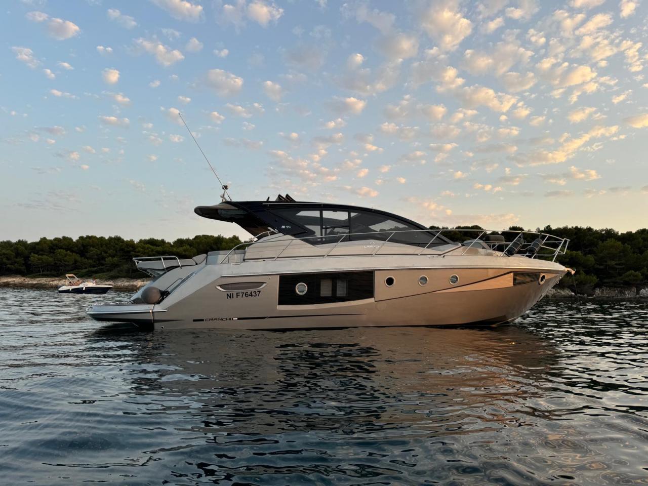 Cranchi Cranchi M44 — photo 1 of 5