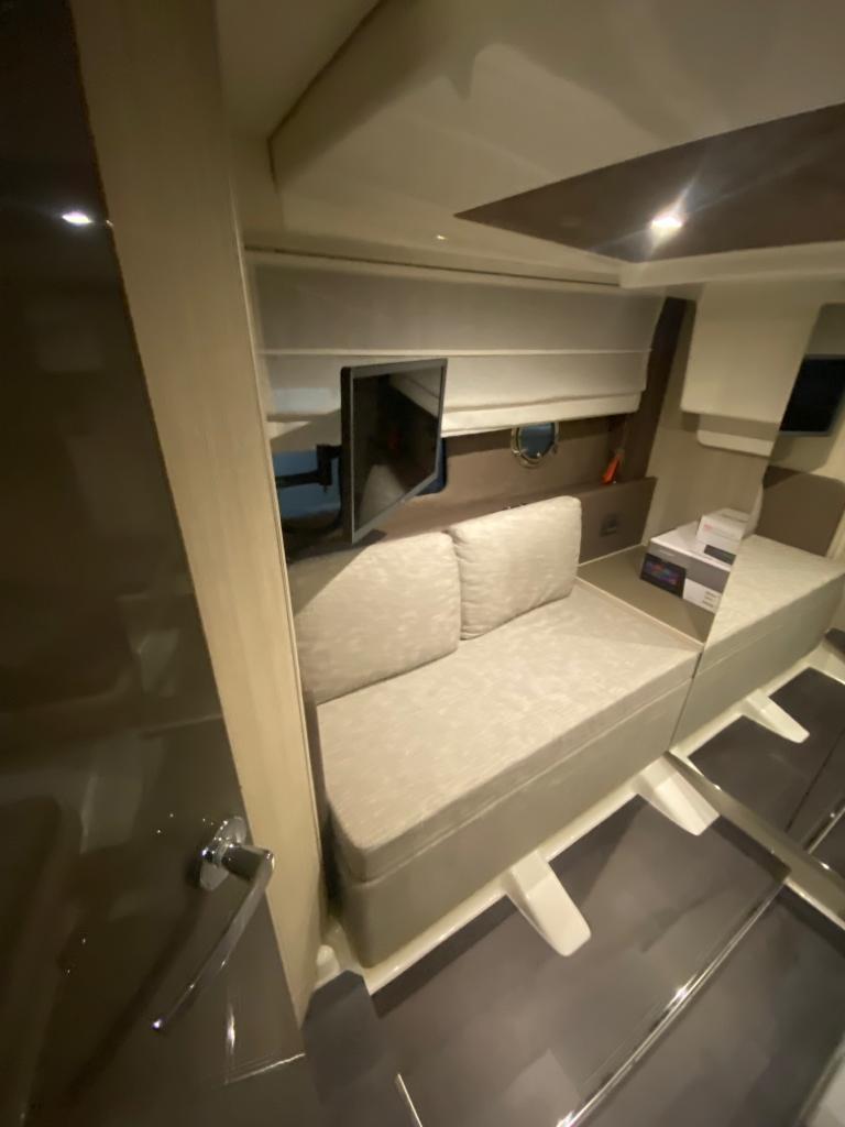 Cranchi M44 — photo 12